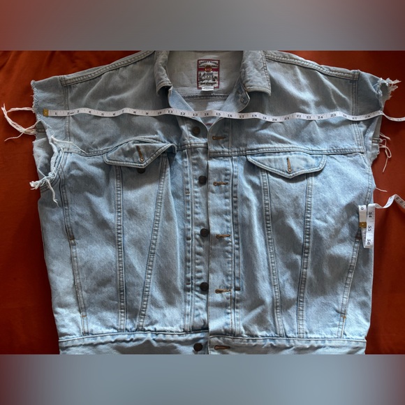 VINTAGE looney tunes Merrie Melodies denim vest Large - Picture 2 of 4